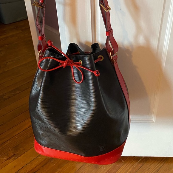 Louis Vuitton Epi Noé Bucket Bicolor Gm Shoulder Bag w/ Authenticity Certificate - Picture 2 of 11
